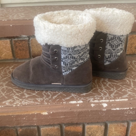 MUKLUKS gray and white boot with faux laces on front. - Picture 1 of 8